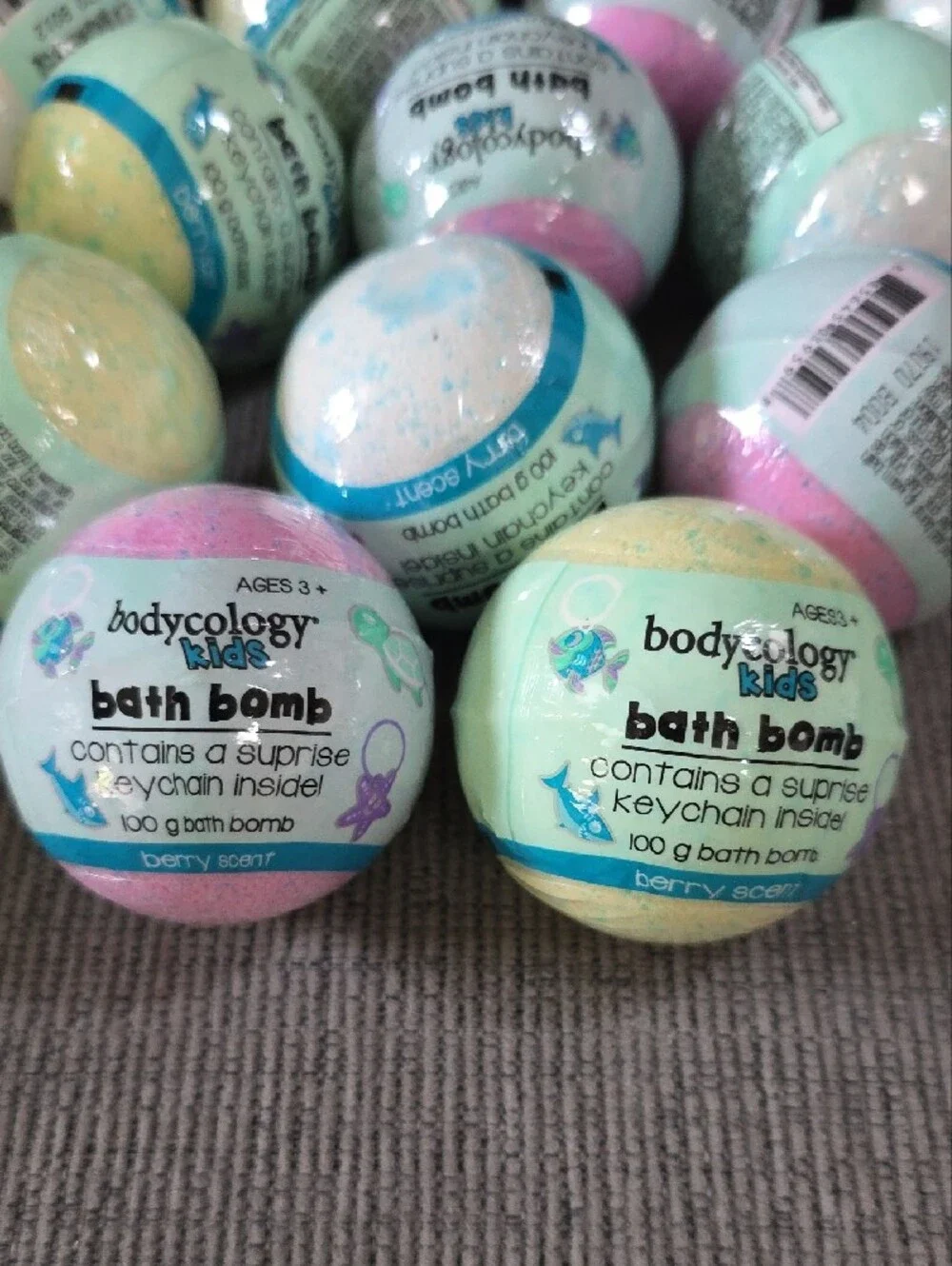 Bodycology Kids Bath Bombs, Ages 3+, 12 Berry Scented Bombs, New.